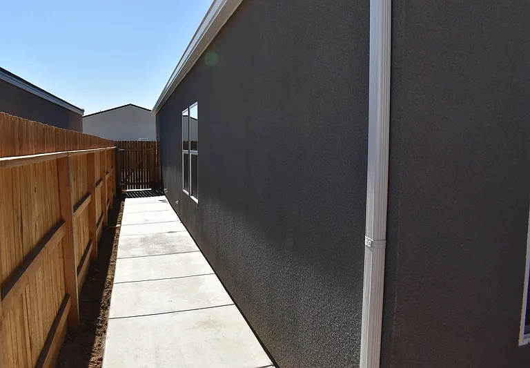 4486 N San Clemente Ave — Photo 30