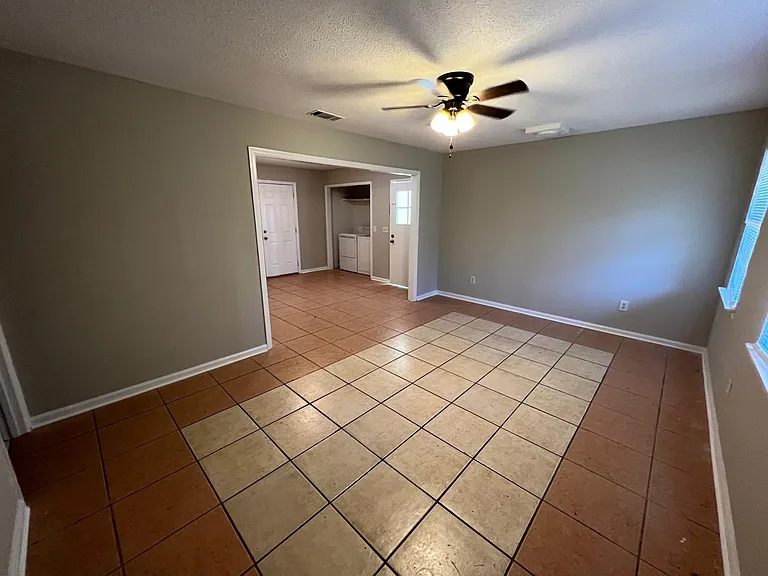 813 Robin Hood Trl — Photo 19