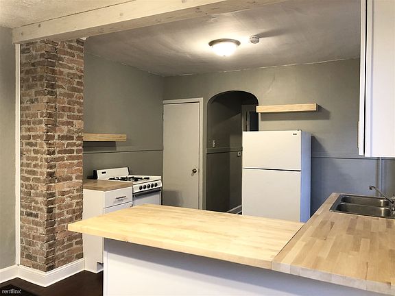 5th image of 1128 E Bradbury Ave