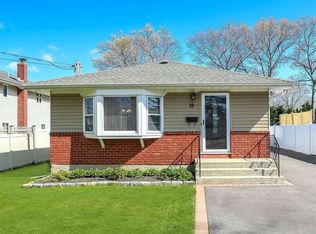 19 W Bay Shore Rd, Bay Shore, NY 11706