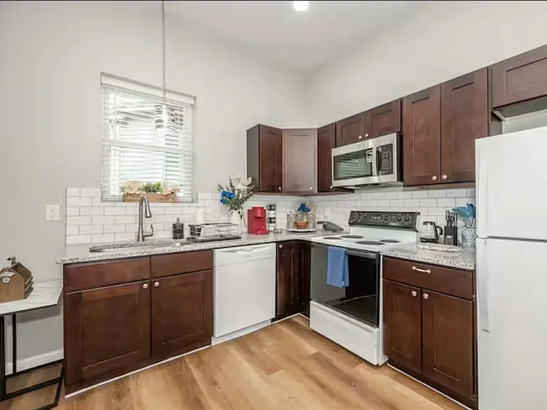 887 Lexington Ave #1 — Photo 7
