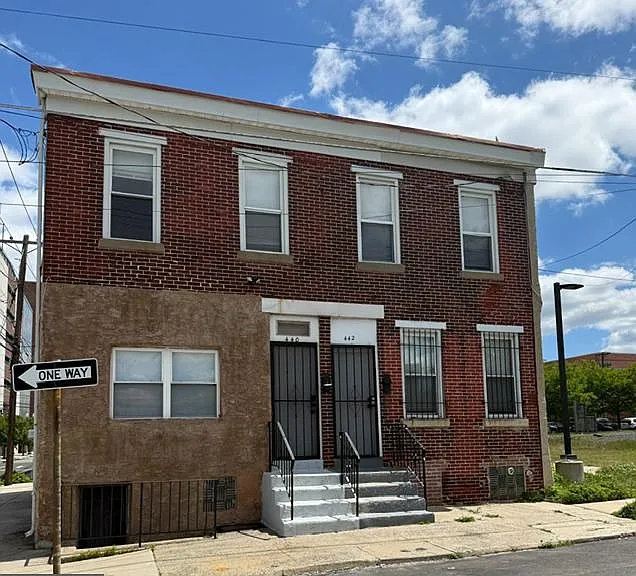440 Henry St — Photo 1