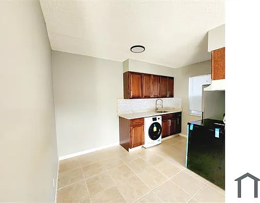 191 SW 15th St #101 — Photo 6