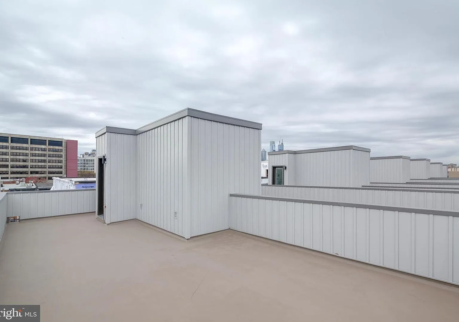 Northern Liberties Townhome with Parking — Photo 4