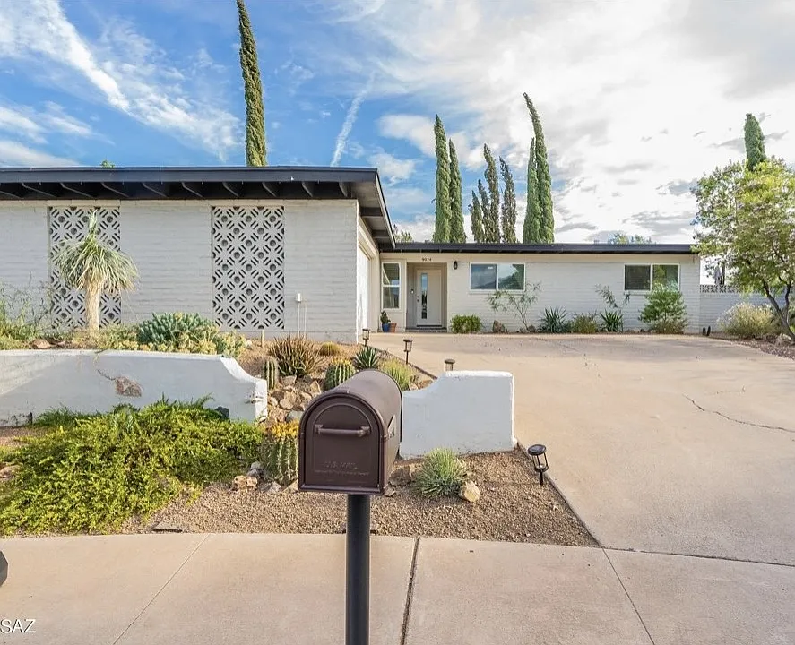 9024 E 33rd Pl