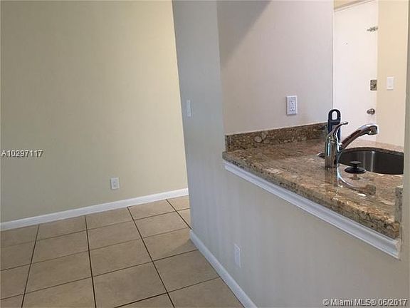 5th image of 2562 Riverside Dr #321