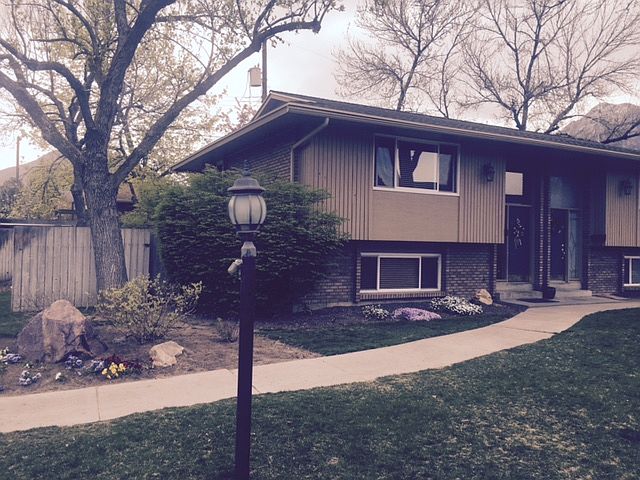 Condo Front w/fenced yard