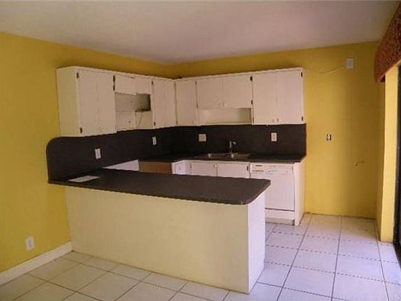 5th image of 2856 SW 11th Pl #N