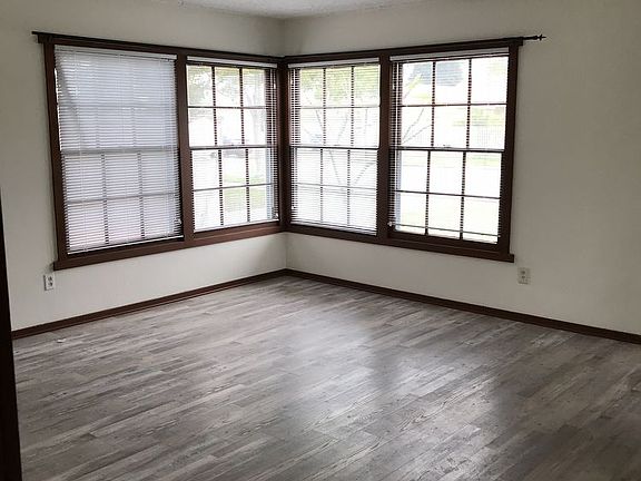 2nd image of 9046 Los Angeles St