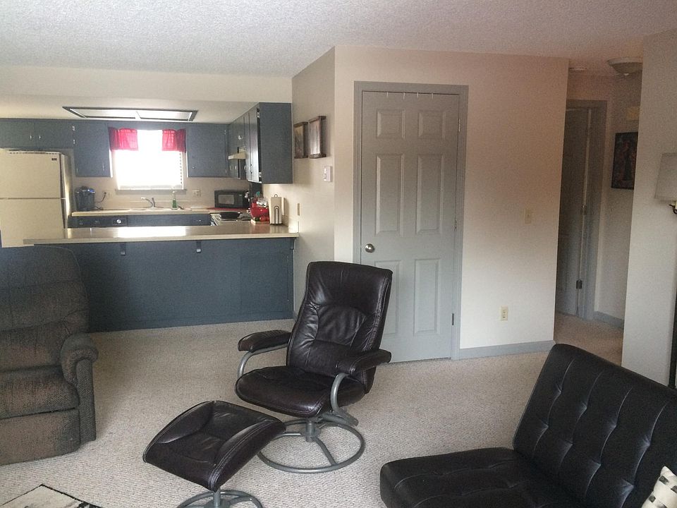 Living area & kitchen