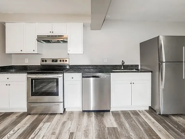 5084 Adella St — Photo 5