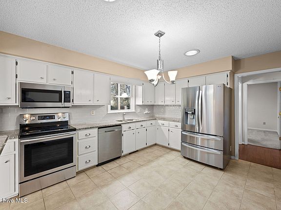 4th image of 212 Pinewood Drive