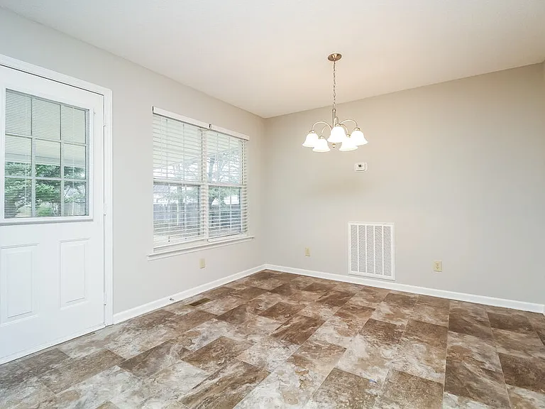 1906 Landmark Ln — Photo 4