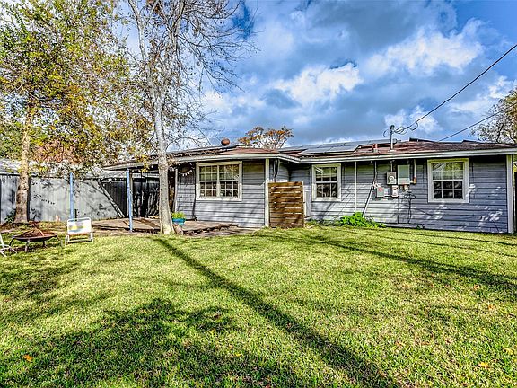 4th image of 3704 Malone Dr