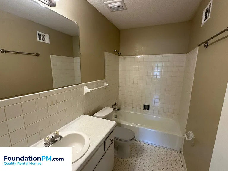 2574 Saint Elmo Ave — Photo 14