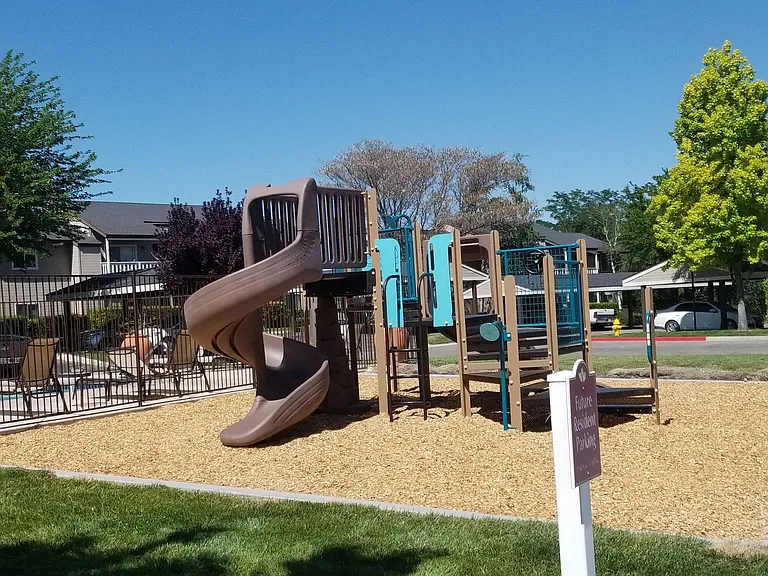 Alder Creek Apartments — Photo 20