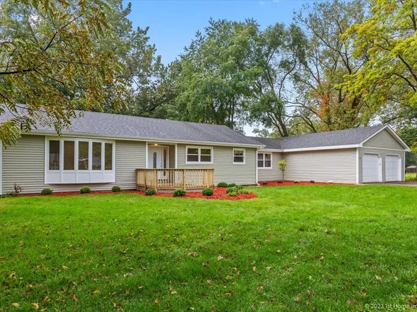 139 E 1st St, Braidwood, IL 60408