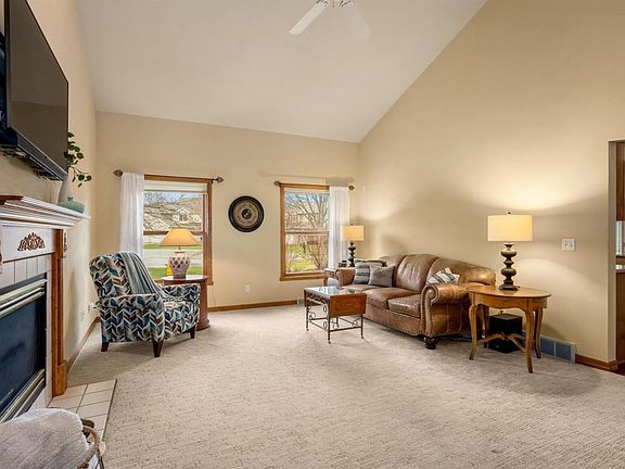 4th image of 2181 W Prairie Creek Dr