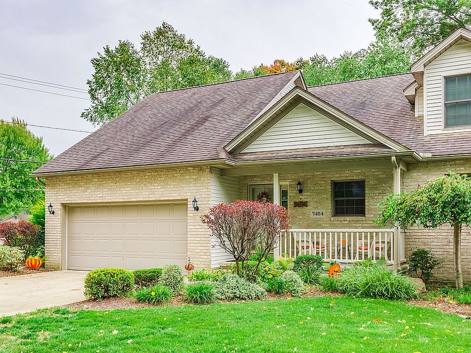 Condo located in Jackson Twp