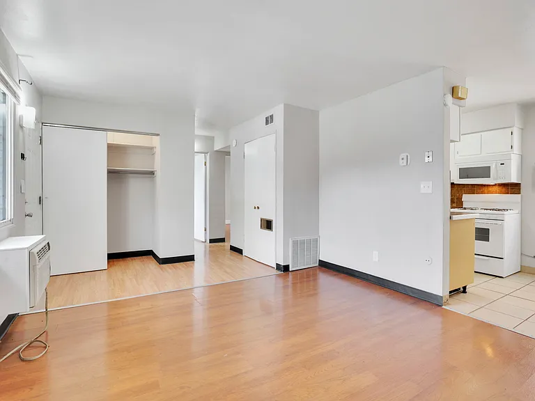 27 W 8th Ave #D — Photo 9