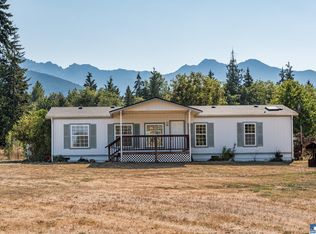 525 Pearce Rd, Port Angeles, WA 98362