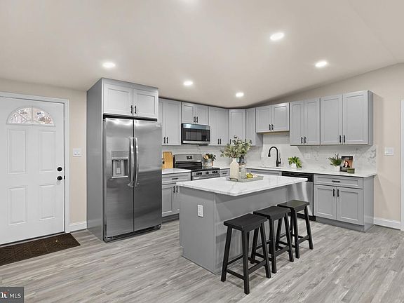 5th image of 3125 Danbury Cir