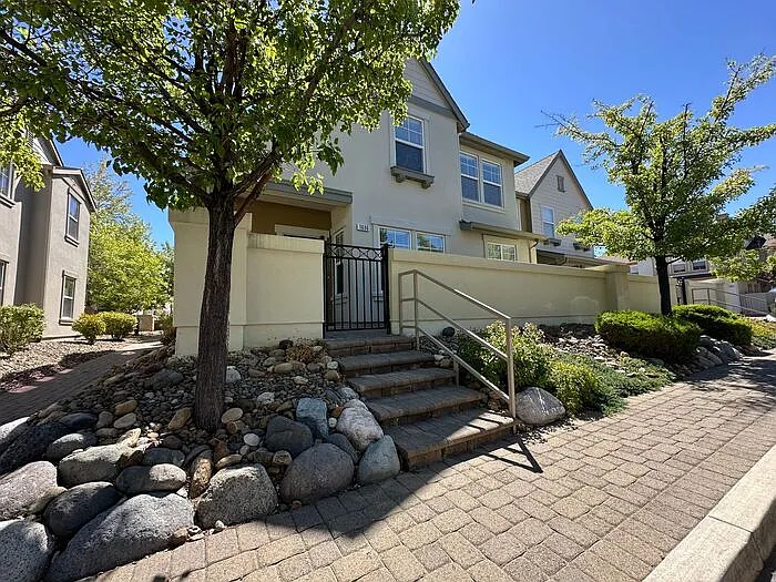 1606 Lone Oak Trl photo 1