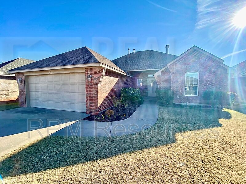 1st image of 632 E Linden Ln