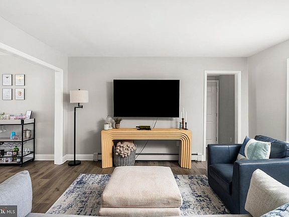 5th image of 831 Conte Ave