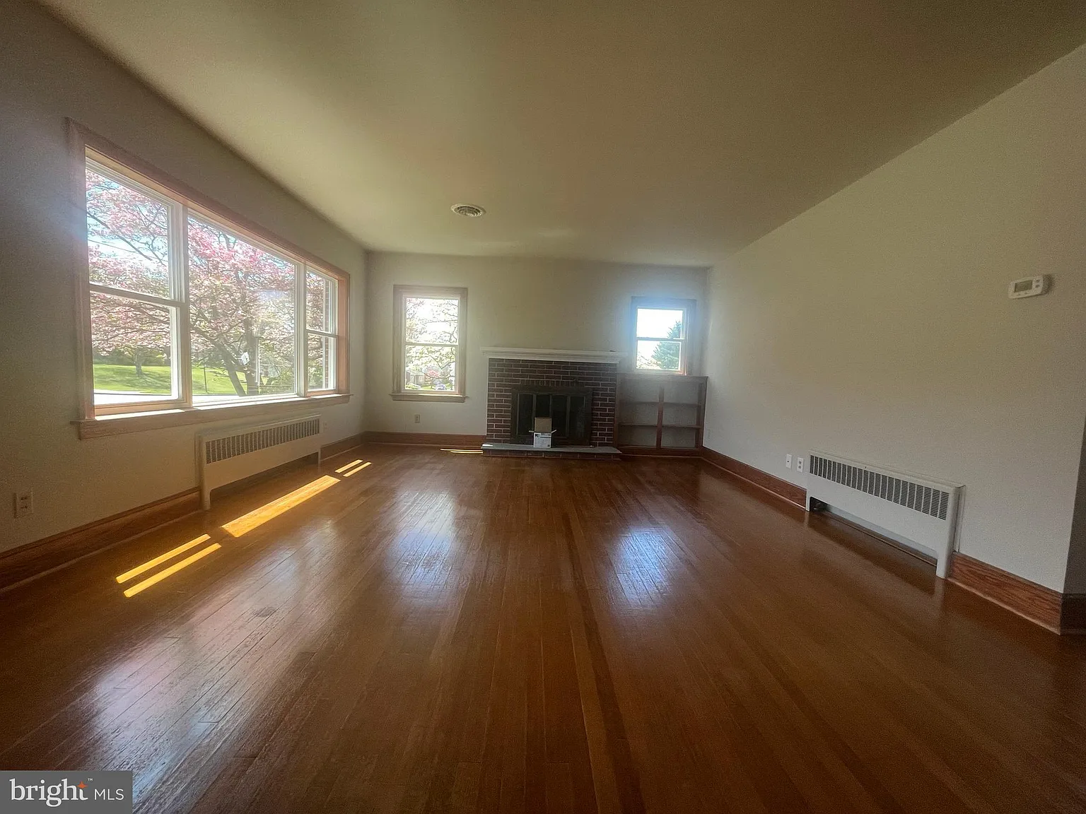 4 bed, 1900 sqft, $2,100 — Photo 4