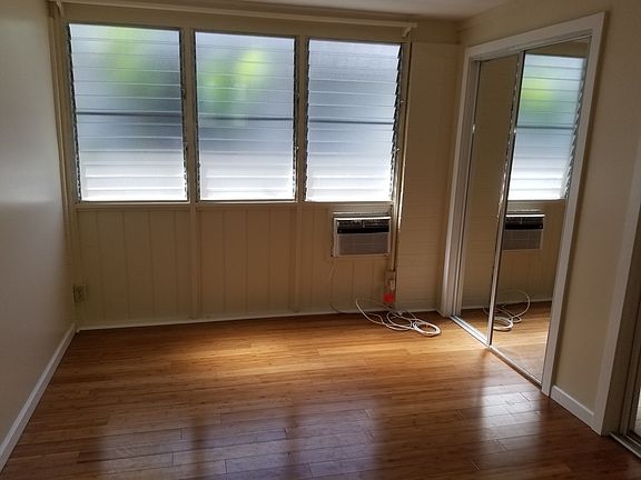 Master bedroom w/AC