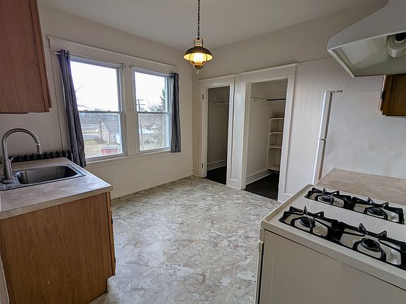 Spacious eat in kitchen