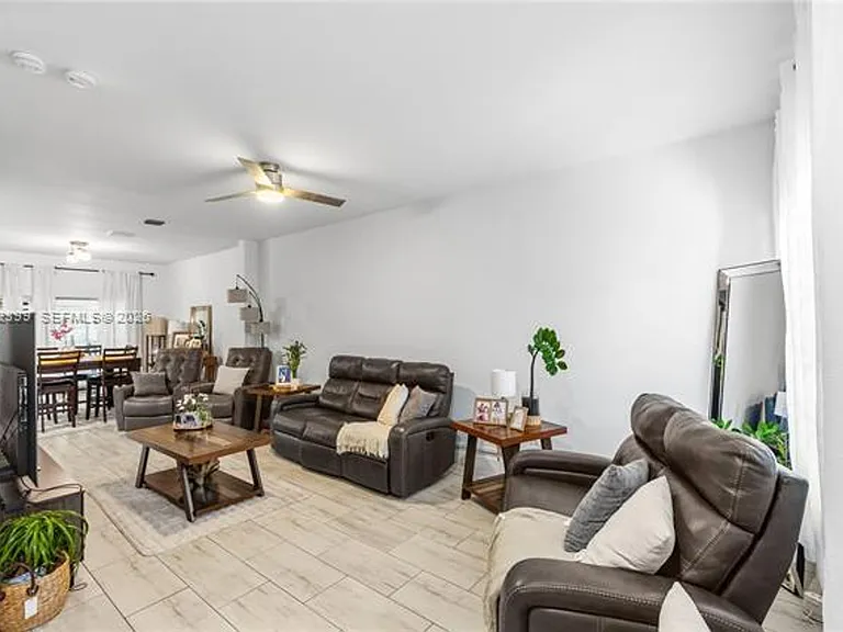 1844 SW 102nd Way #Townhouse 1844 — Photo 5