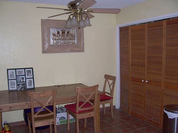 Family dining area w/ceiling fan