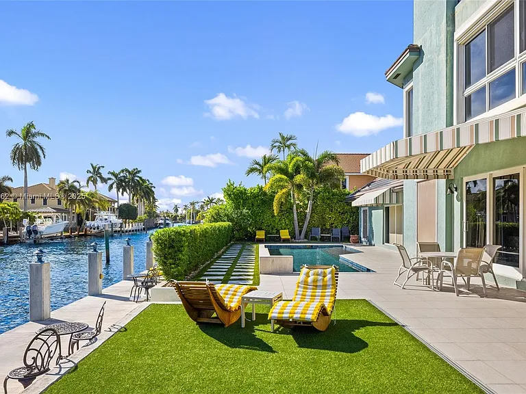 70 Bay Colony Ln — Photo 80