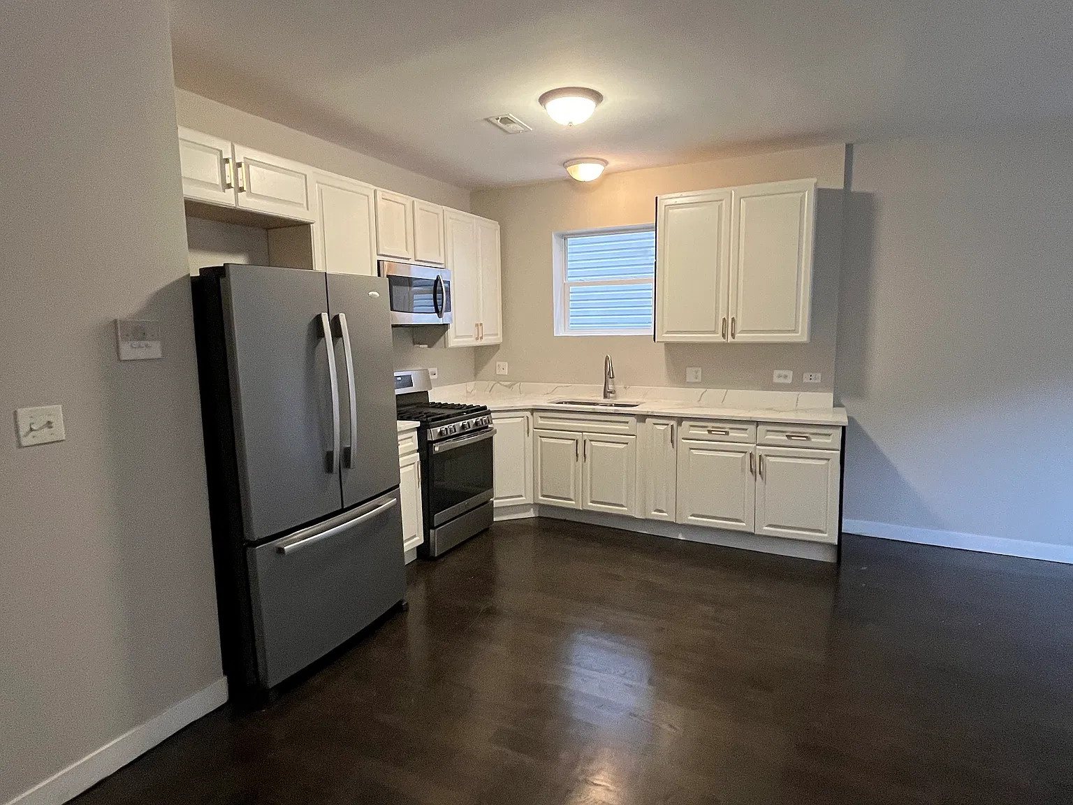 3 bed, 1300 sqft, $1,950 — Photo 4
