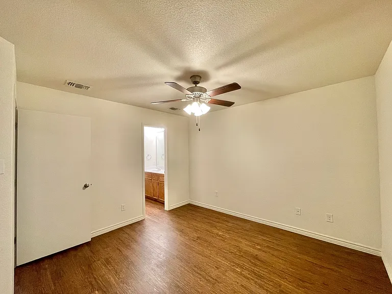 901 Lasso Dr — Photo 16