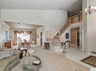 3 English Ivy Ln, Lake Grove, NY 11755