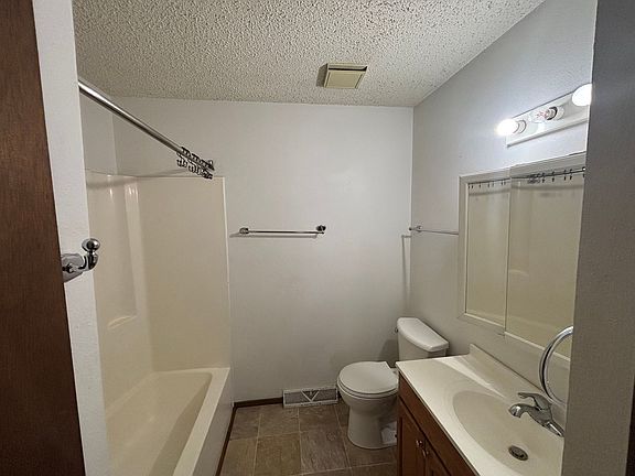 5th image of 2405 W 4th St APT 1