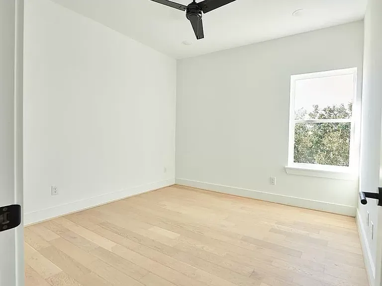 2720 Rosalie St — Photo 24