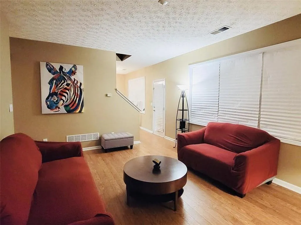Building Photo - 6904 Silver Bend Pl