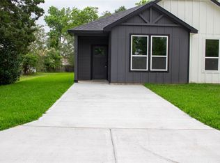 106 Runnels St #B, Willis, TX 77378