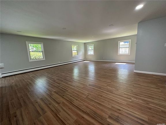 4th image of 8 Botany Ln