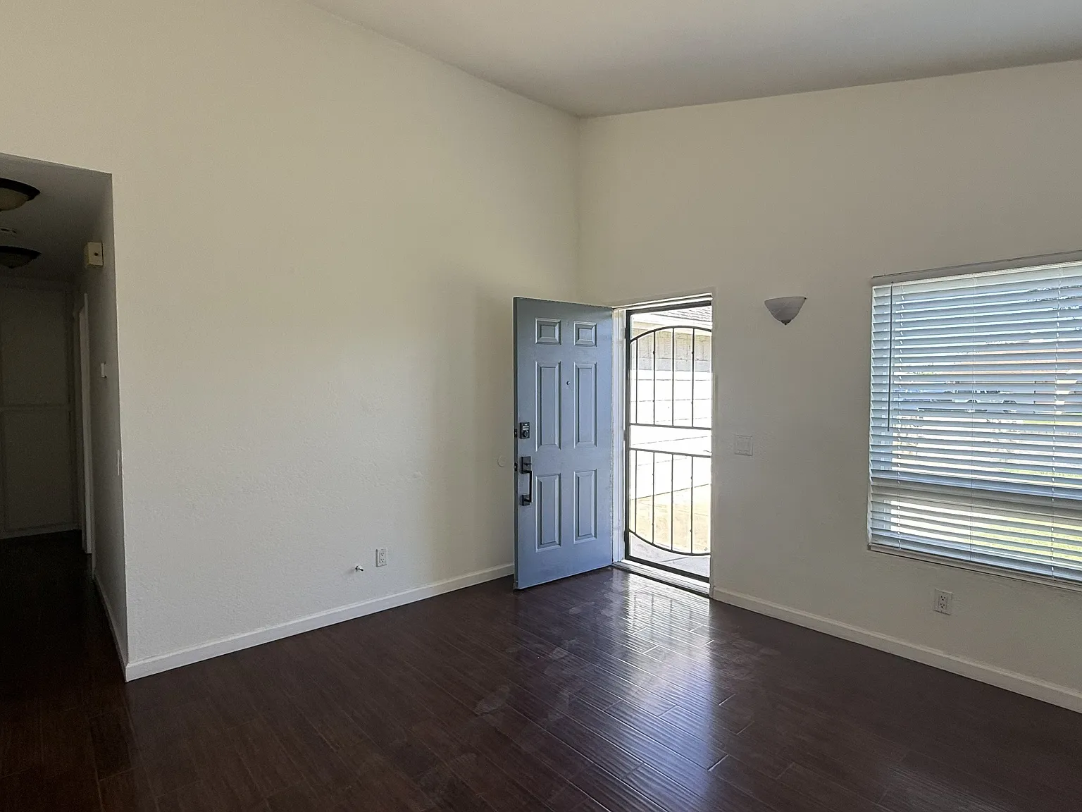 3 bed, 1160 sqft, $3,250 — Photo 4