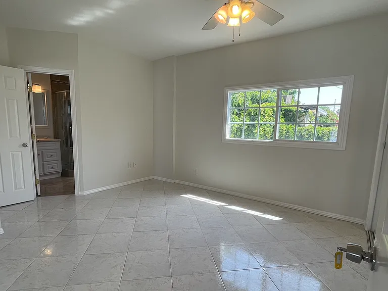 1759 W 35th St — Photo 12
