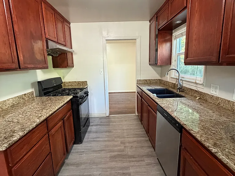 2144 N Pershing Ave — Photo 2