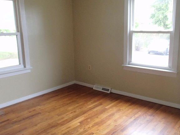 4th image of 213 Bishop St