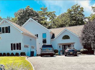 9 Little Kings Ln, Rye Brook, NY 10573