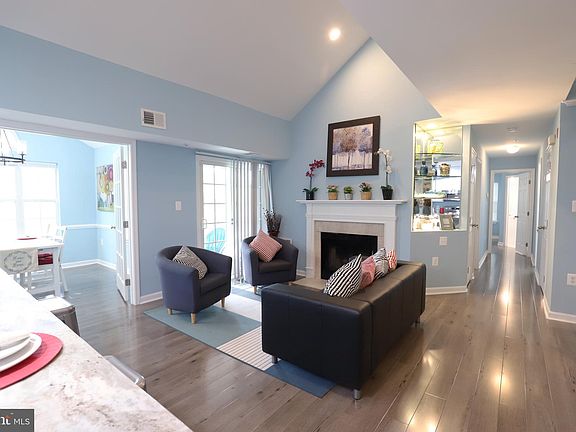 3rd image of 9716 Lake Pointe Ct APT 304
