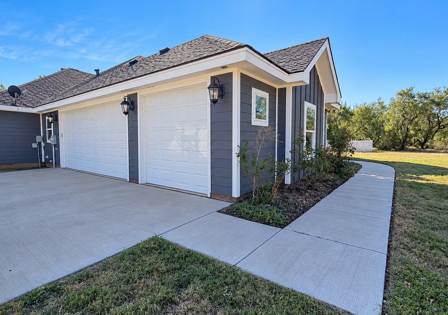 6 Bedrooms, 3.5 Baths; All Appliances Provided! — Photo 4